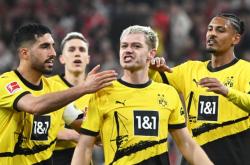 -多特蒙德球员战胜对手，势不可挡地风头无两