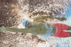 -足球之美的两幅面孔，京多安的孤星闪耀与罗马的红色雷霆