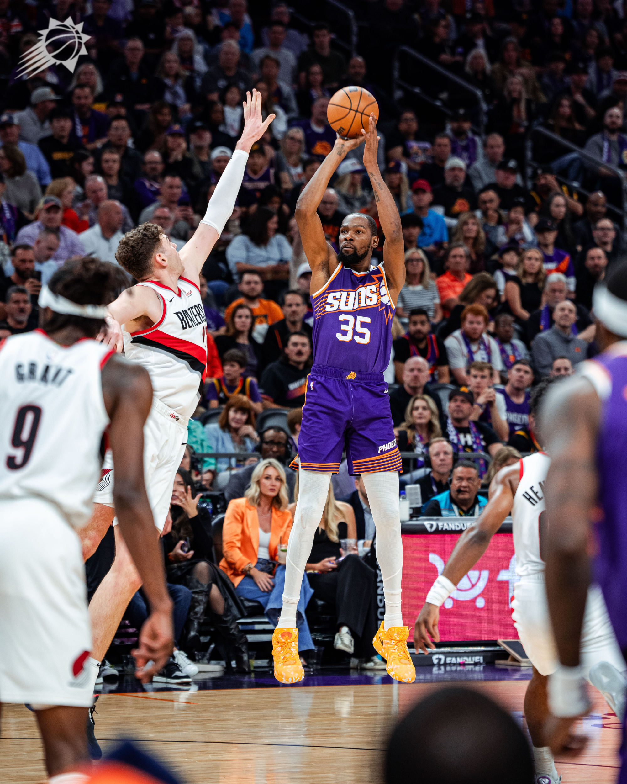 NBA太阳队主场击败火箭队，卫冕雄心