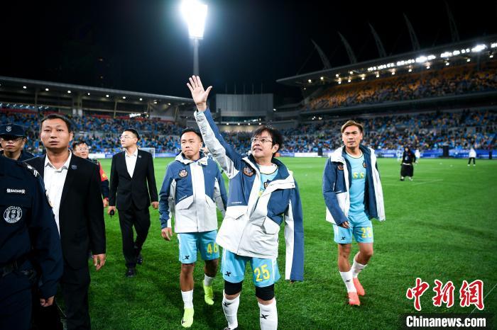 国内足球比赛场上擦出激情火花