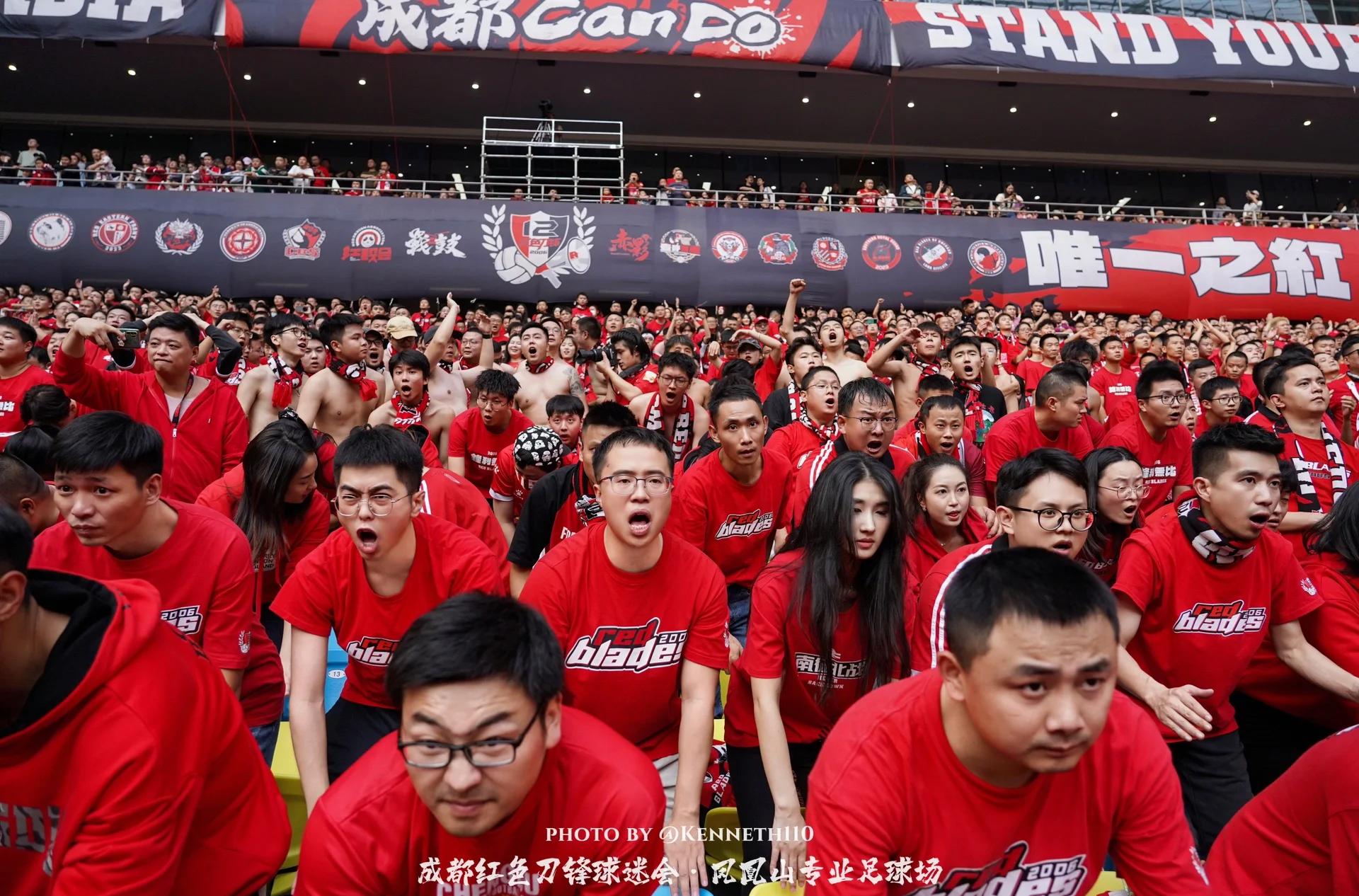 国内足球比赛场上擦出激情火花