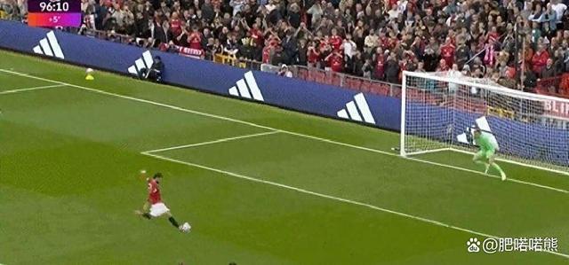 曼联后卫解围神助攻,助球队取胜 曼联后卫解围神助攻,助球队取胜