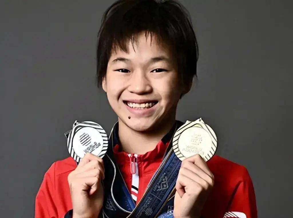 斯洛文尼亚跳水选手夺得金牌 斯洛文尼亚跳水选手夺得金牌