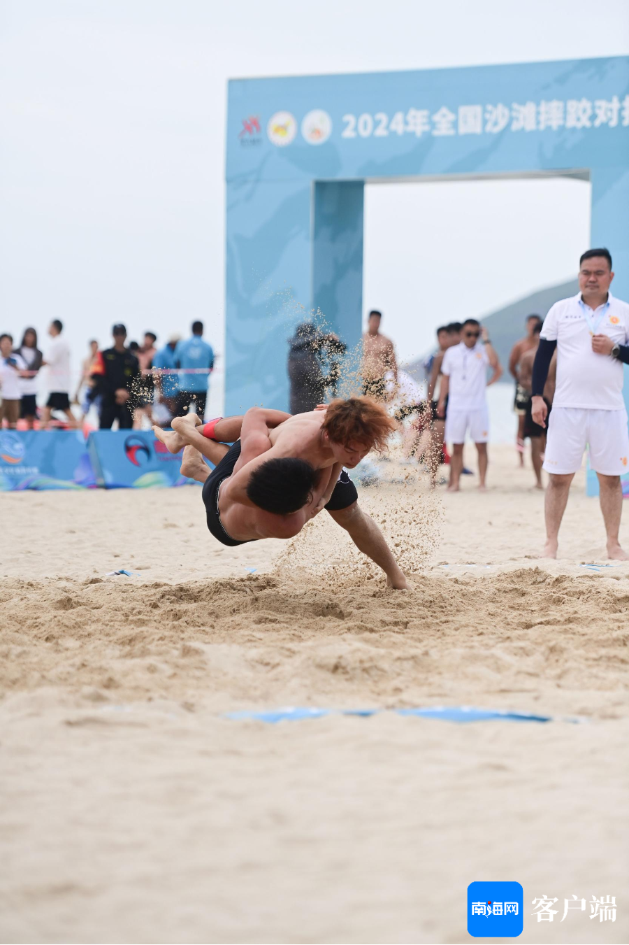 赛场上不断涌现的精彩瞬间令人惊叹 赛场上不断涌现的精彩瞬间令人惊叹