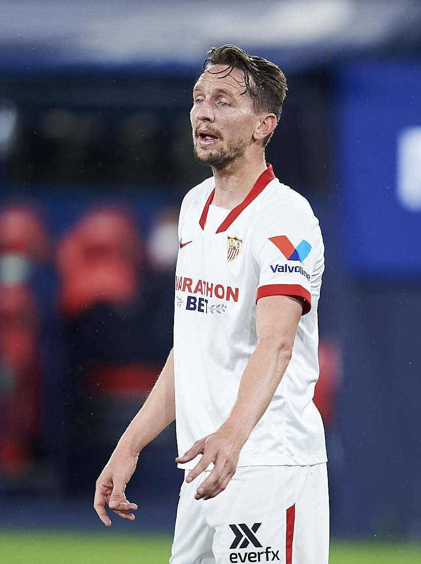 关于巴列卡诺客场大胜，提升排名的信息