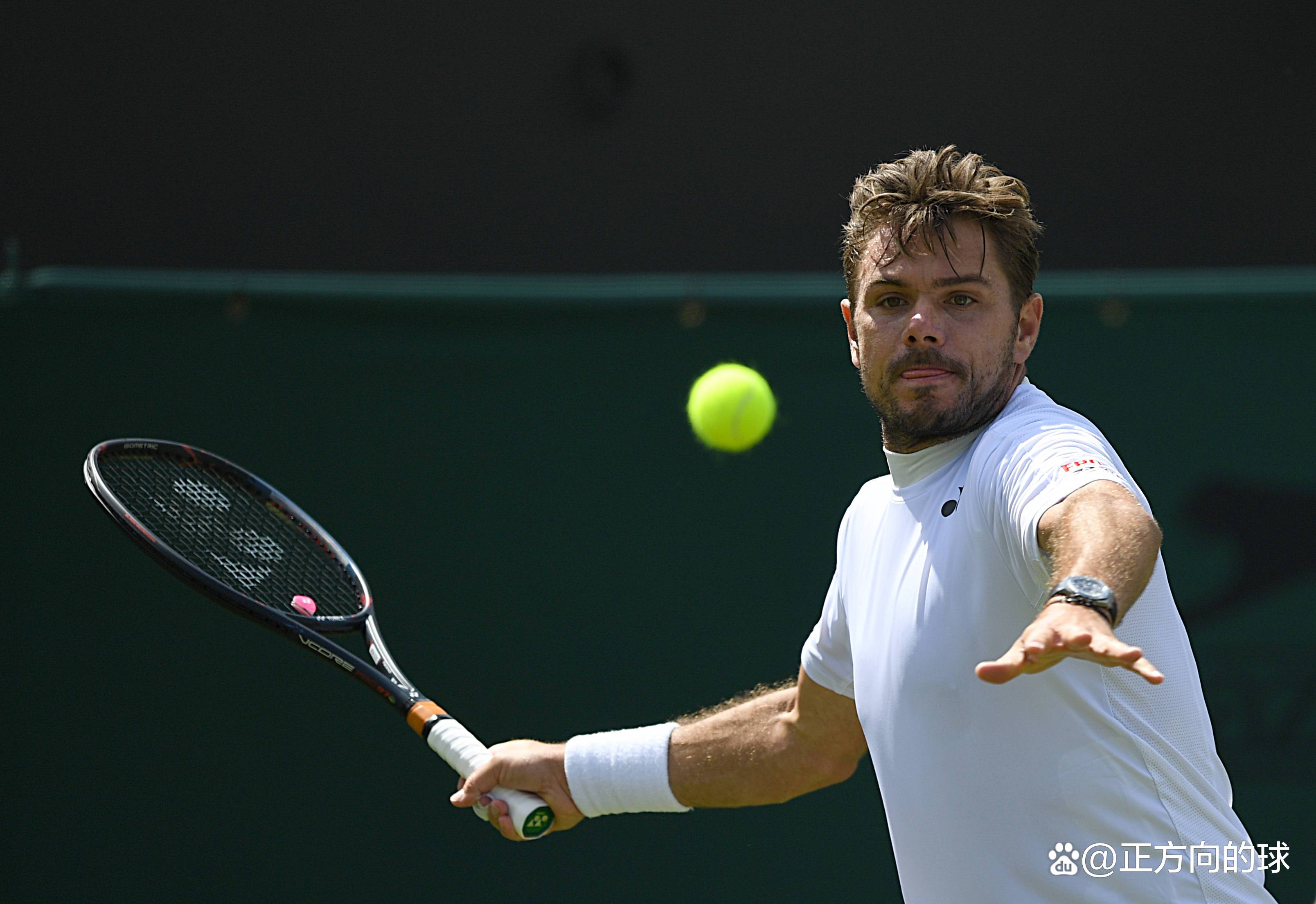 网球选手爆冷获胜，专家预测失准