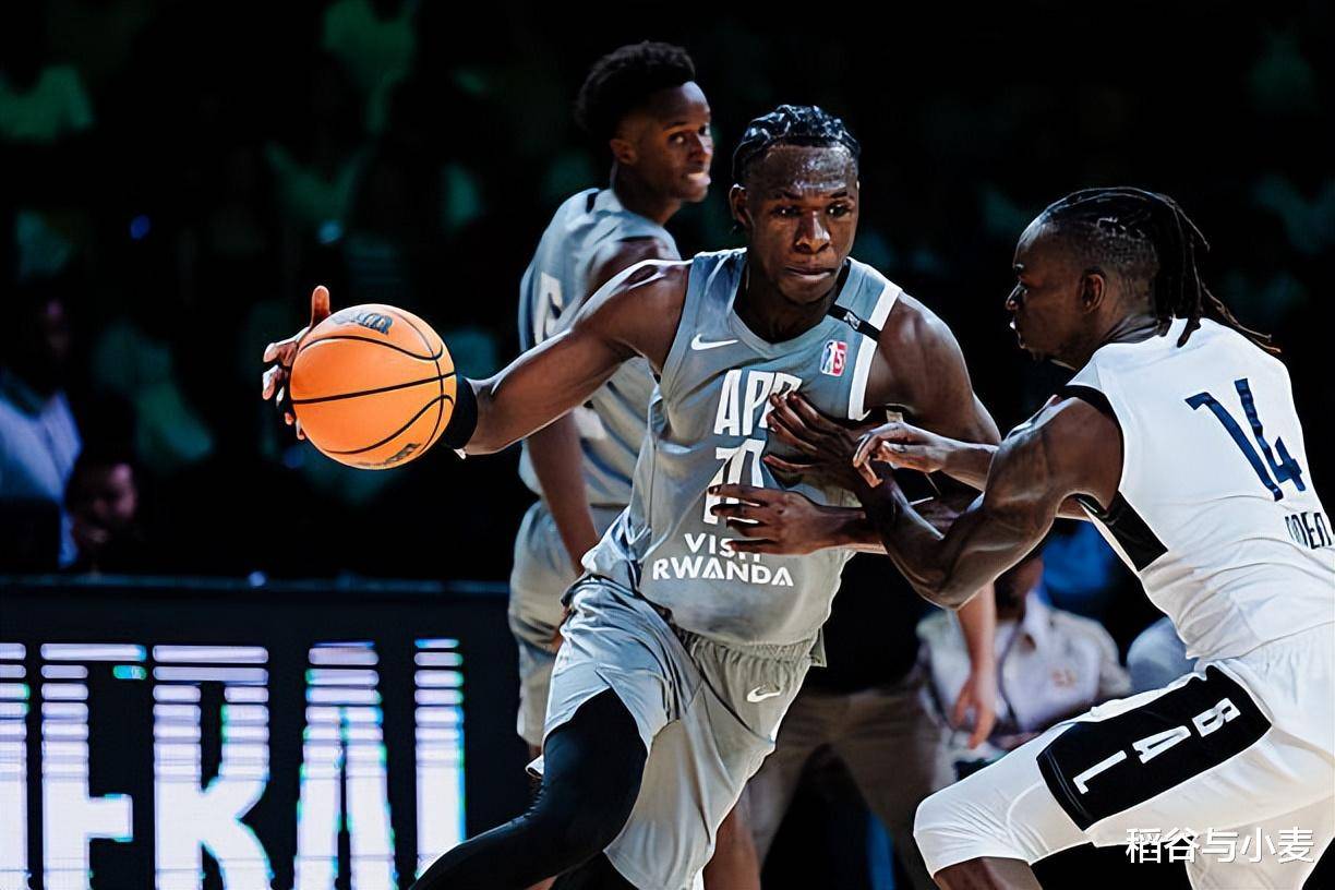 非洲篮球联赛选手展现过人实力 非洲篮球联赛选手展现过人实力