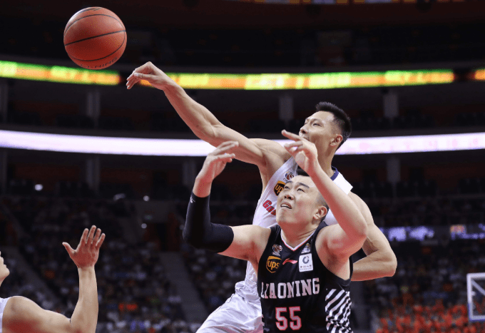 吉林队完胜灰熊，易建联状态火热