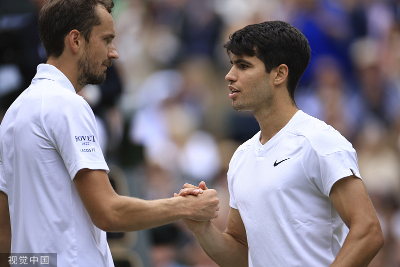 美网完胜温网,梅德韦杰夫点燃赛场 美网完胜温网,梅德韦杰夫点燃赛场