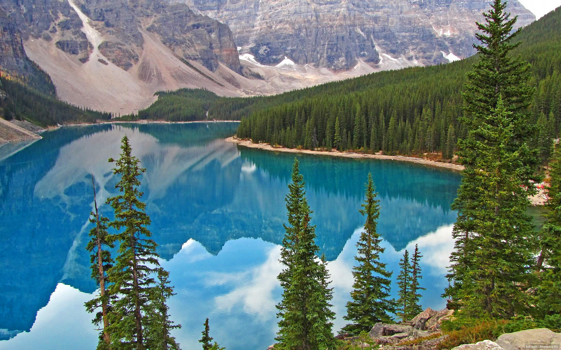 天神下凡！浓眉狂砍40+20统治禁区，掘金窒息防守击落太阳迎西部巅峰对决