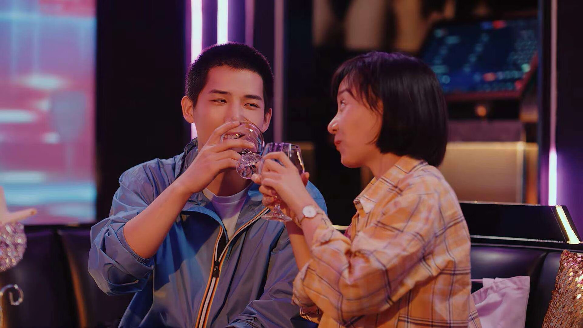 戈贝尔进攻端化身无敌巨塔，掘金横扫广厦强势晋级国际赛场