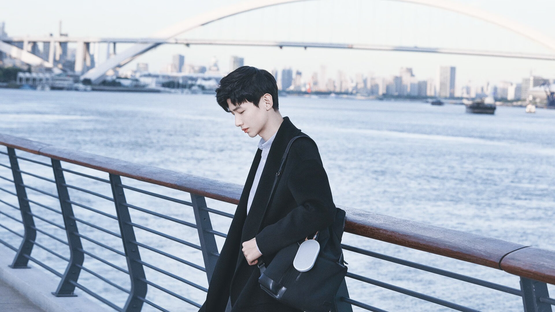 当雷霆粉碎苍鹰，国家德比中的力量美学